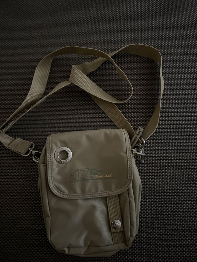 Bandolera, Tommy Lee