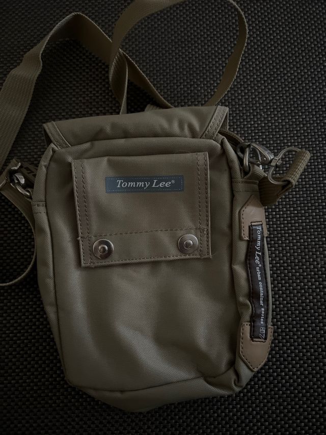 Bandolera, Tommy Lee