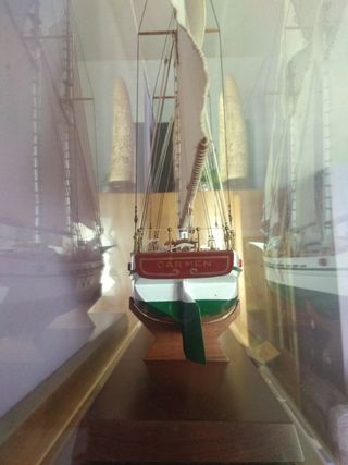 Maqueta barco hecha a mano