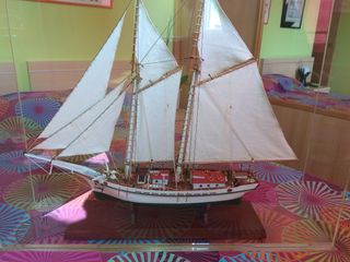 Maqueta barco hecha a mano
