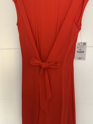 Mono rojo de Zara. Talla S