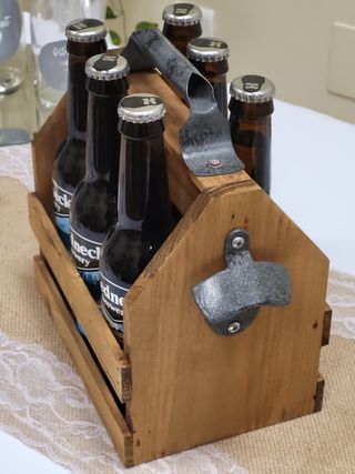 Caja de cervezas con abridor
