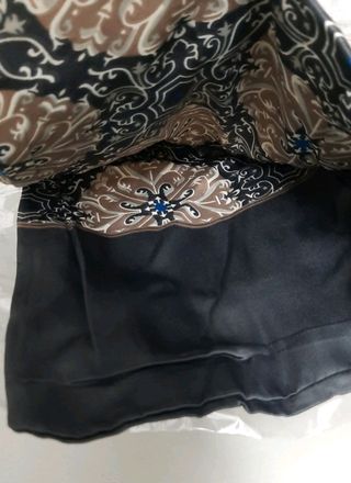 Sciarpa, foulard decorato per donna