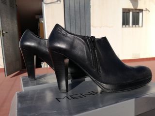 Zapatos abotinados de piel negros 