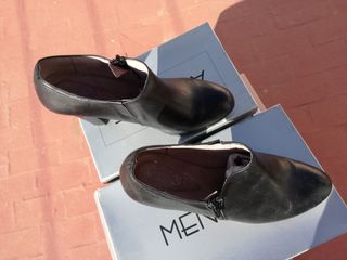 Zapatos abotinados de piel negros 