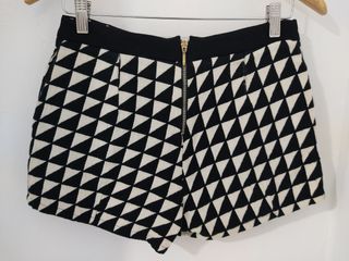 SHORT DE PUNTO DE STRADIVARIUS 