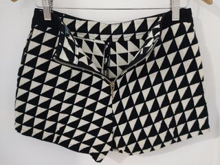SHORT DE PUNTO DE STRADIVARIUS 