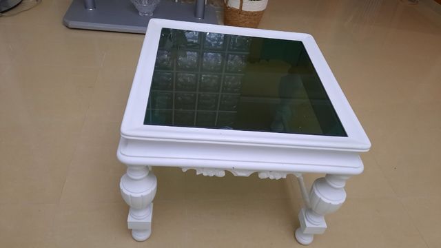 MESA AUXILIAR 57 x 57 y 45 de altura