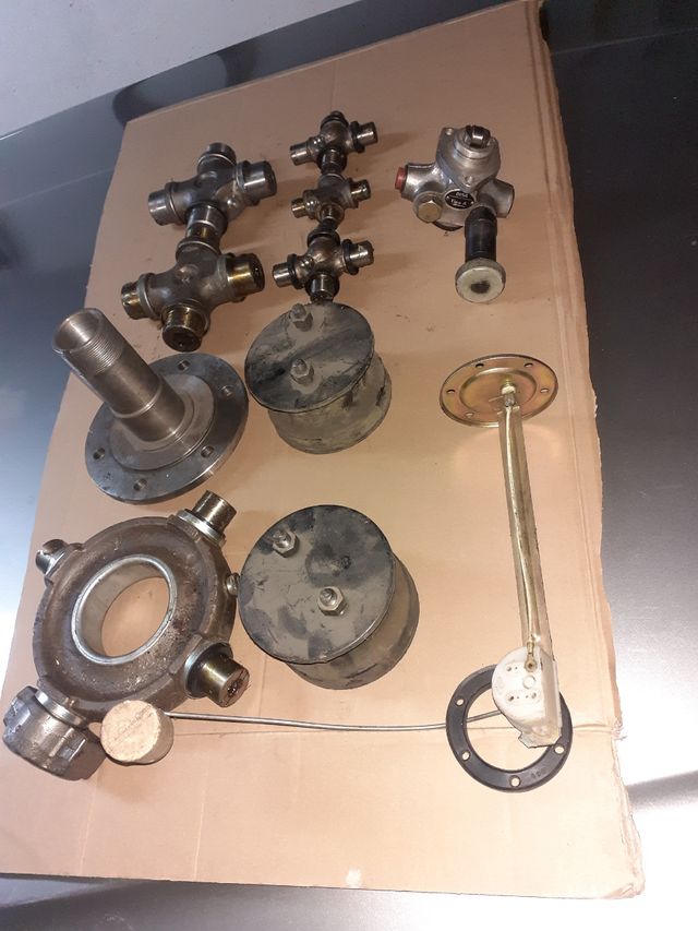 se venden recambios para camiones avia y similares