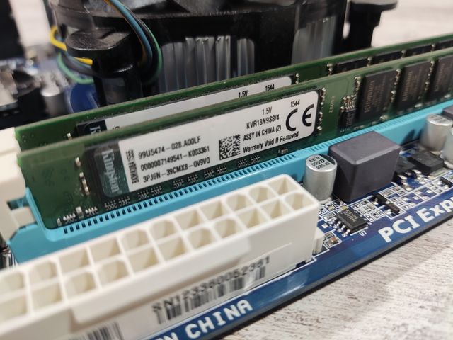 Combo Placa GigaByte GA-H61M-DS2 + i5 3470 + 8GB