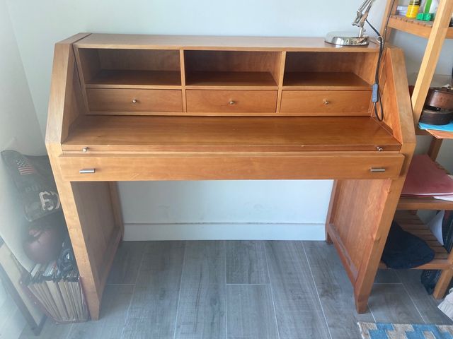 Buró de madera de cerezo macizo