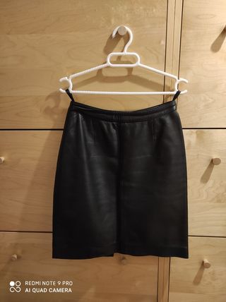 Falda de cuero negra
