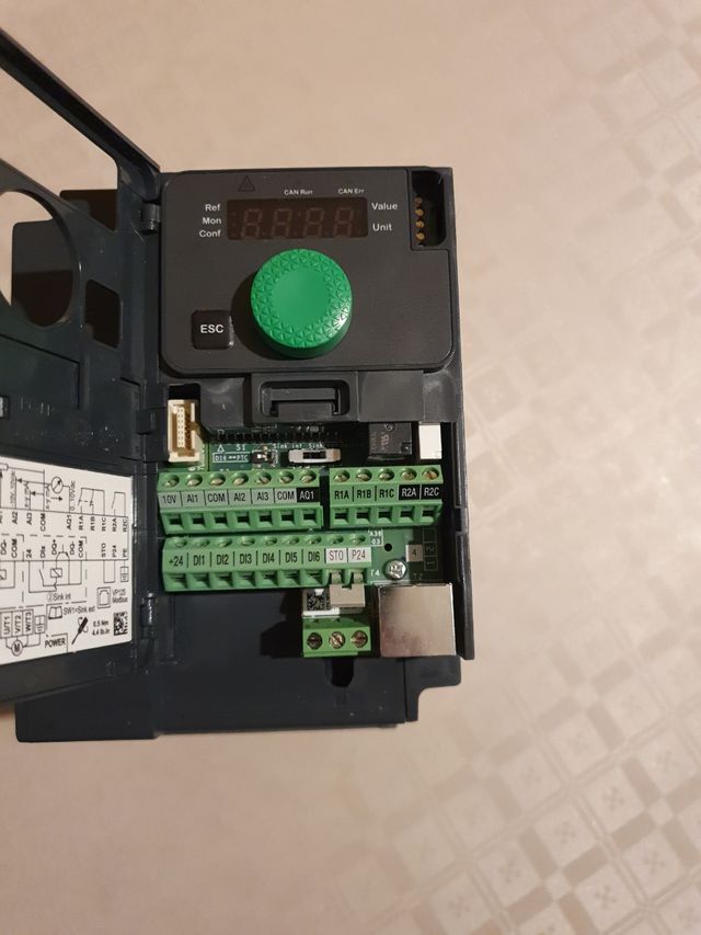 Variador de Frecuencia Schneider 1 CV-0,75KW