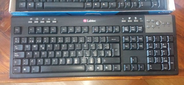 Teclado inalámbrico+teclado USB+ratón.