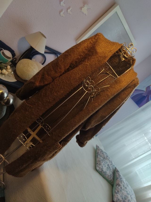 Chaqueta de lana larga.