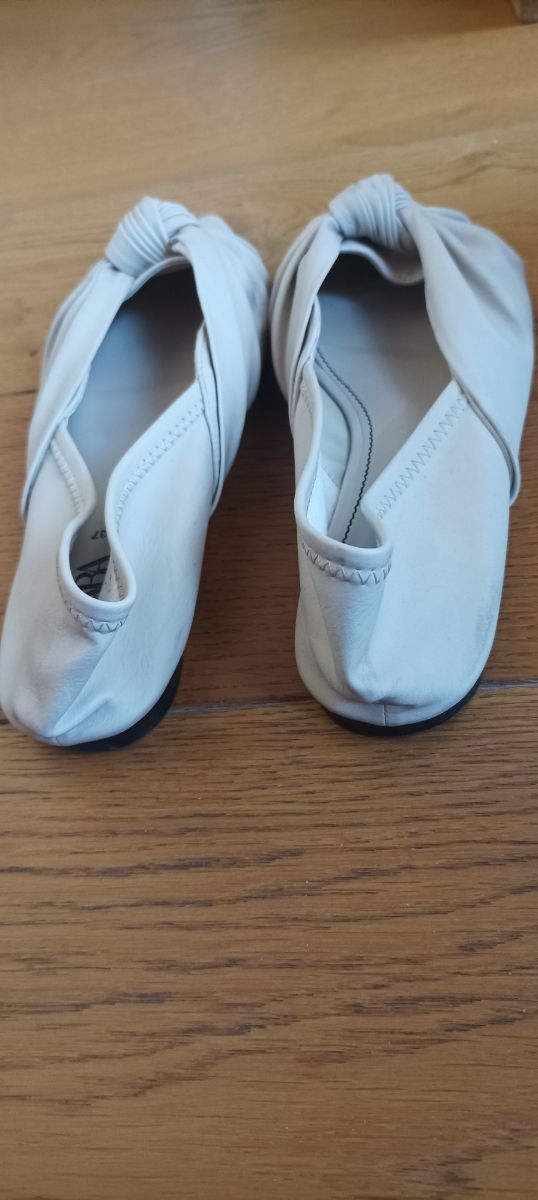 sandalia plaza ZARA color blanco crudo