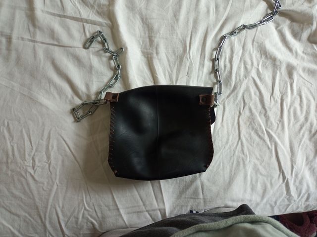 riñonera artesana de neumatico. hecha a mano.