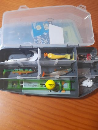 material  de pesca y  maletines.