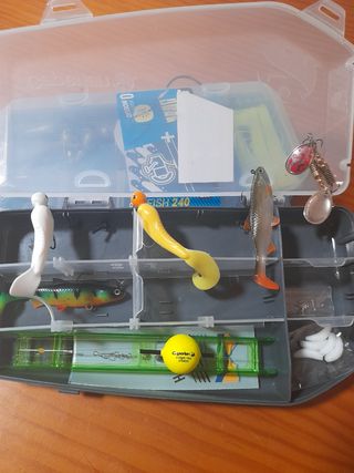 material  de pesca y  maletines.
