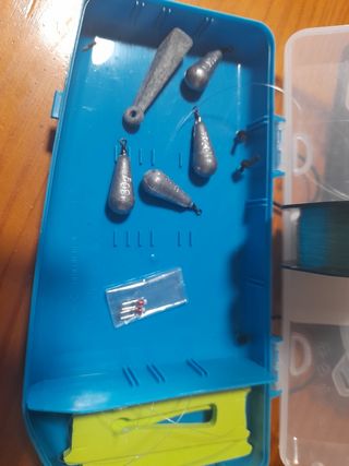 material  de pesca y  maletines.