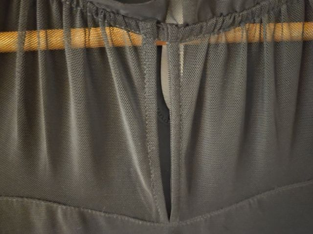 Maglia nera con voile