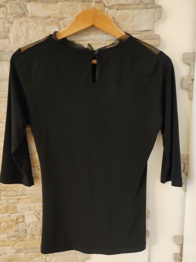 Maglia nera con voile