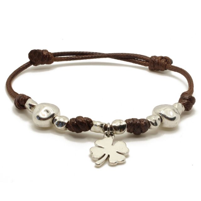 Pulsera Roja con nudos y Trébol de la Suerte.