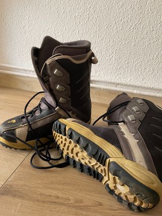 Tabla snow tiene las fijaciones rotas