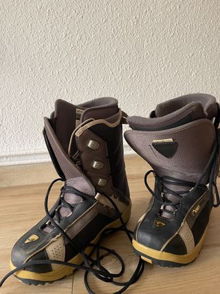 Tabla snow tiene las fijaciones rotas