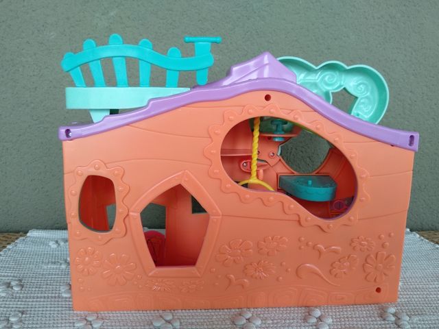 LITTLE PET SHOPS + CASITA