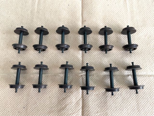 12 piezas de ruedas de metal para trenes H0.