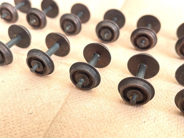 12 piezas de ruedas de metal para trenes H0.