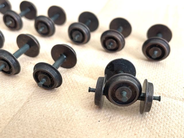 12 piezas de ruedas de metal para trenes H0.
