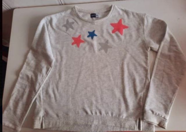 Lote: 2 sudaderas y 1 jersey.
