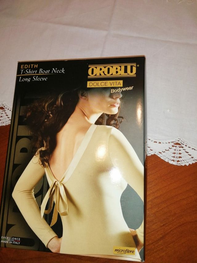 Maglia con scollatura