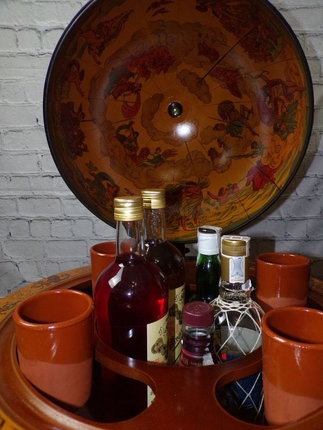 Bar antiguo bola del mundo