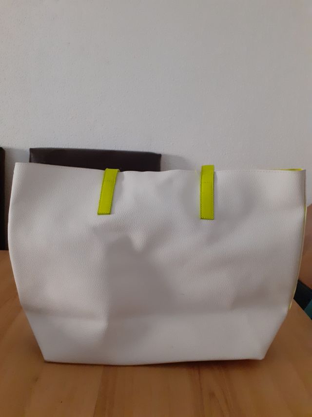 bolso blanco rigido