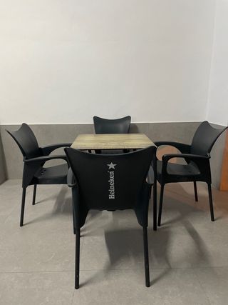   MESAS HEINEKEN NUEVAS , no rebajas , gracias.