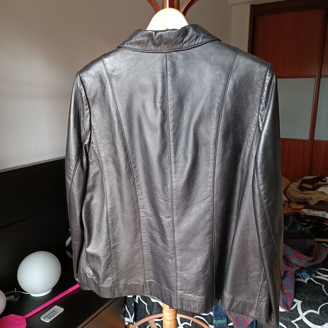 Chaqueta negra cuero
