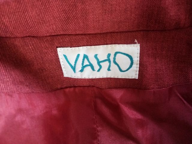Chaqueta en burdeos, Vaho