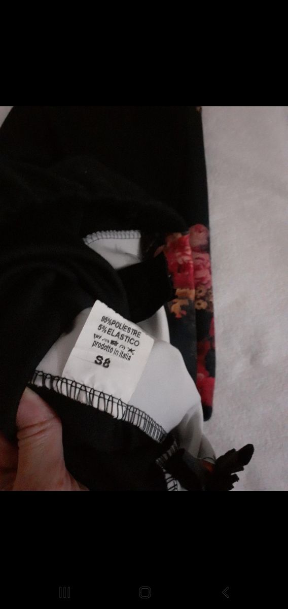 Gonna elasticizzata a vita alta nera fiorata