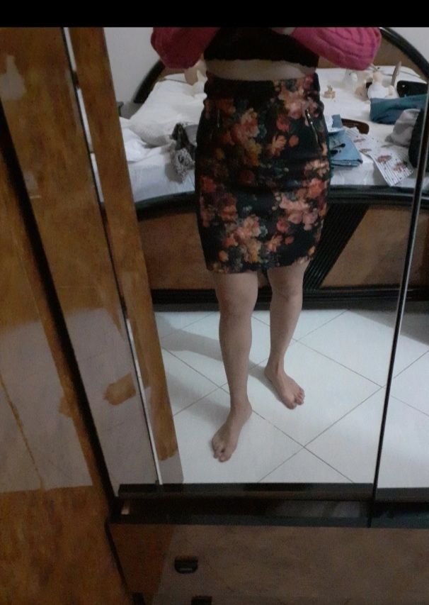 Gonna elasticizzata a vita alta nera fiorata