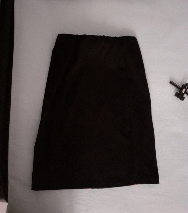 Gonna elasticizzata a vita alta nera fiorata