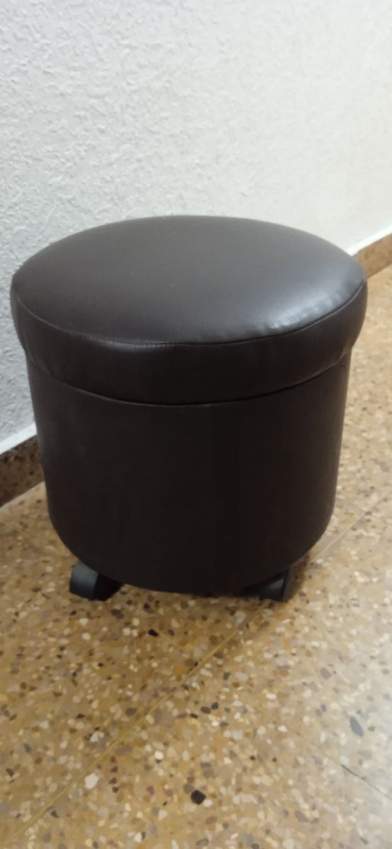 puff- taburete con almacenaje y ruedas
