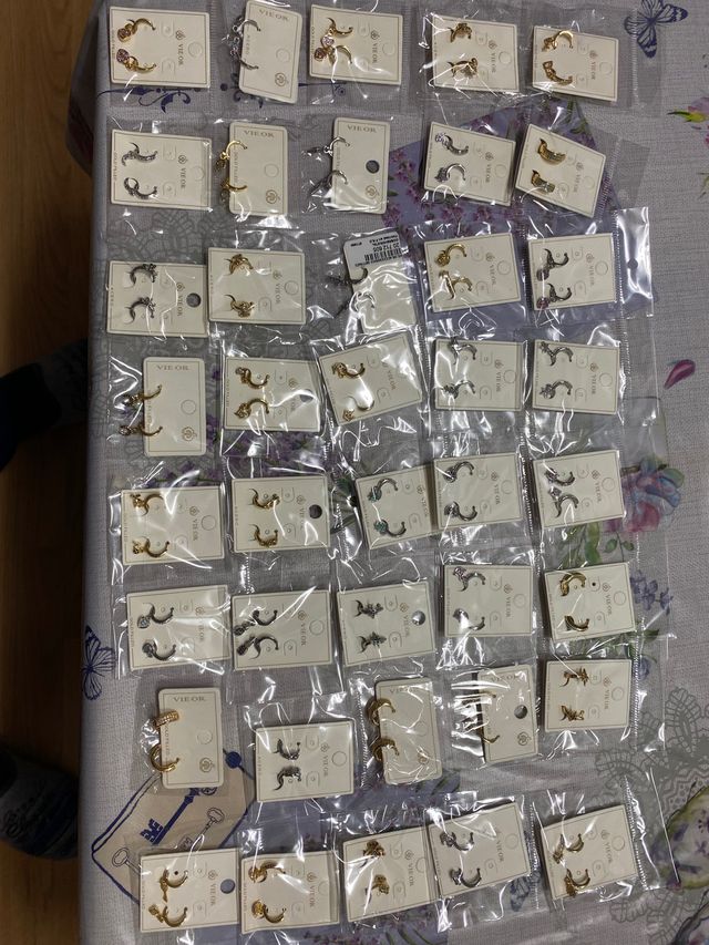 Pendientes variados de acero y cristal