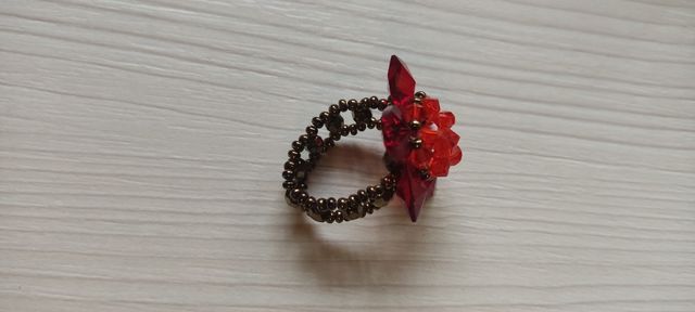 Anillo flor rojo