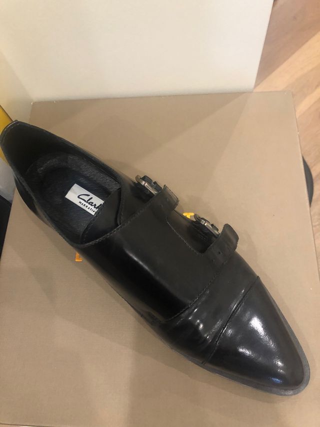 Scarpe stile maschile con fibbie