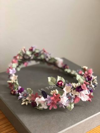 Corona de flores de cerámica de tocados le touquet