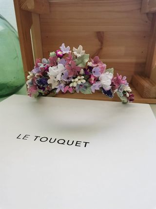 Corona de flores de cerámica de tocados le touquet