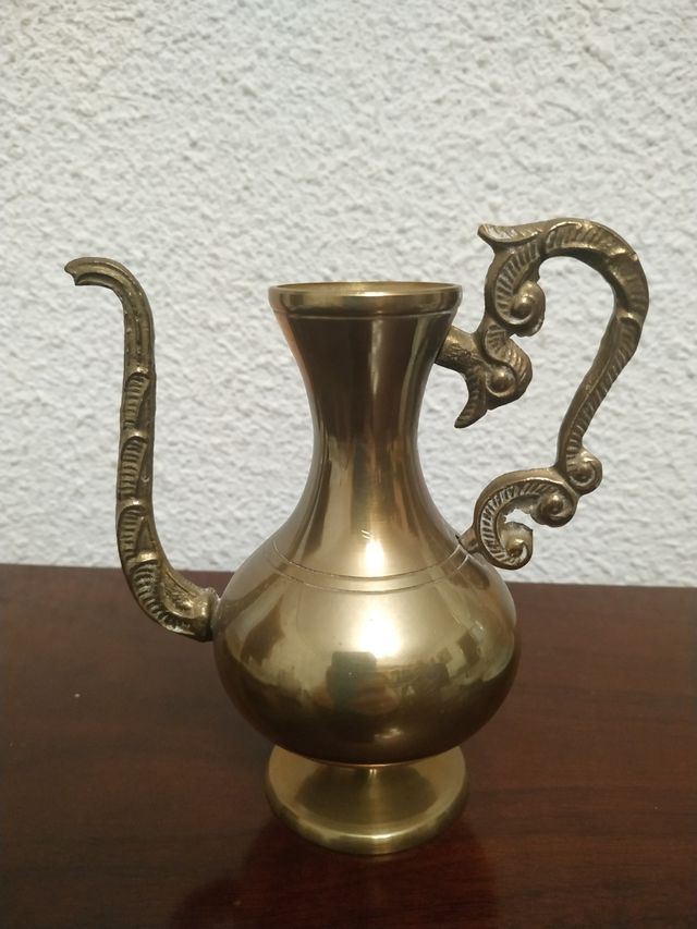 Tetera de bronce